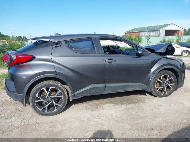 NMTKHMBX4JR002785 Toyota C-HR XLE