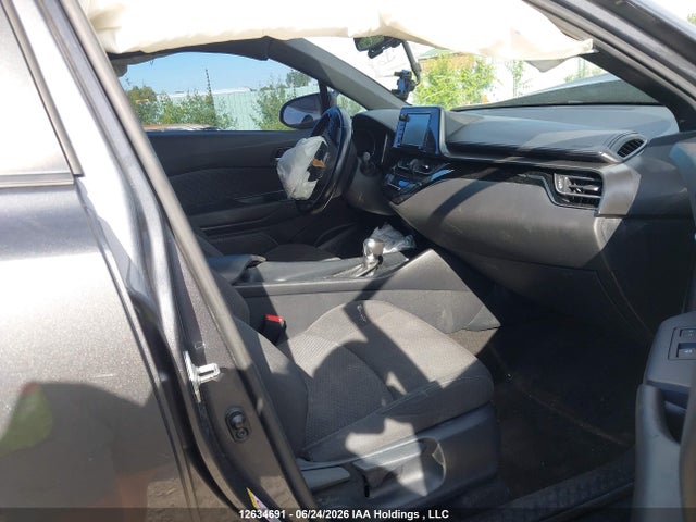 NMTKHMBX4JR002785 Toyota C-HR XLE