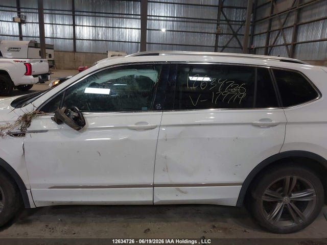 Продаж на аукціоні авто 2018 Volkswagen Tiguan Highline, vin: 3VV4B7AX9JM179719, номер лоту: 12634726