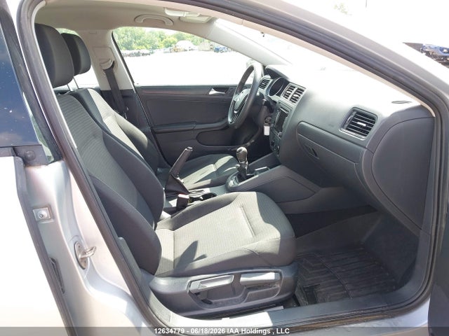 3VW1K7AJ8FM305523 Volkswagen JETTA S