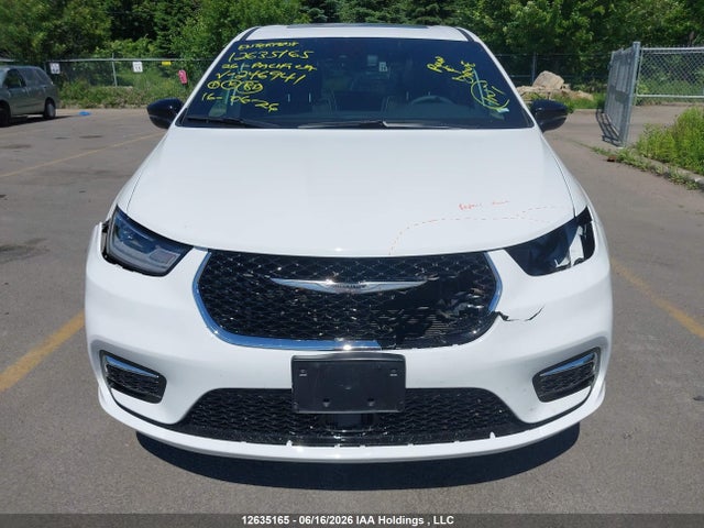 Chrysler Pacifica Limited 2026 2C4RC1GG4TR246941 Image 13