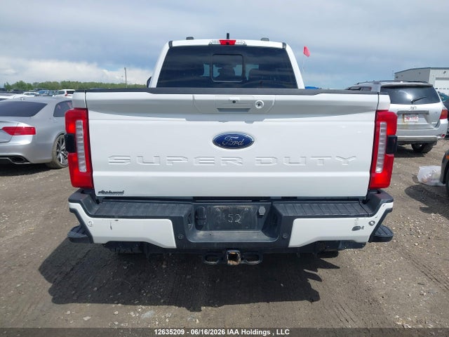 1FT8W3BT5PED40347 Ford F-350 Lariat