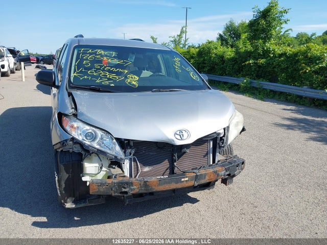 Toyota Sienna 2015 5TDZK3DC1FS628761 Image 13