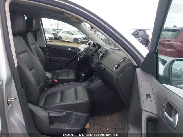 WVGNV7AX2HK020306 Volkswagen Tiguan Wolfsburg