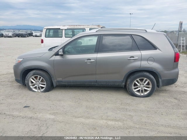 2015 Kia Sorento Lx V6 მანქანა იყიდება აუქციონზე, vin: 5XYKTDA73FG553215, აუქციონის ნომერი: 12635452