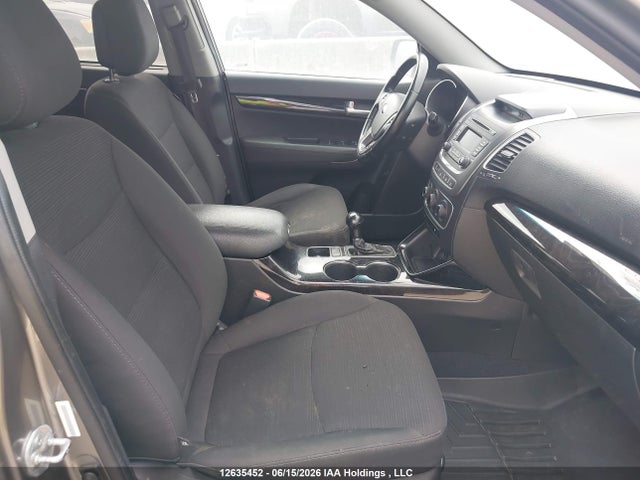 2015 Kia Sorento Lx V6 მანქანა იყიდება აუქციონზე, vin: 5XYKTDA73FG553215, აუქციონის ნომერი: 12635452