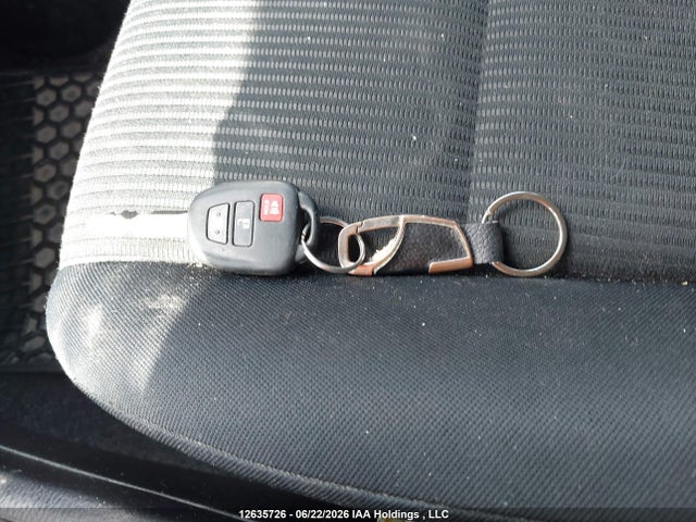 2T3BFREV0FW272181 Toyota RAV4 LE