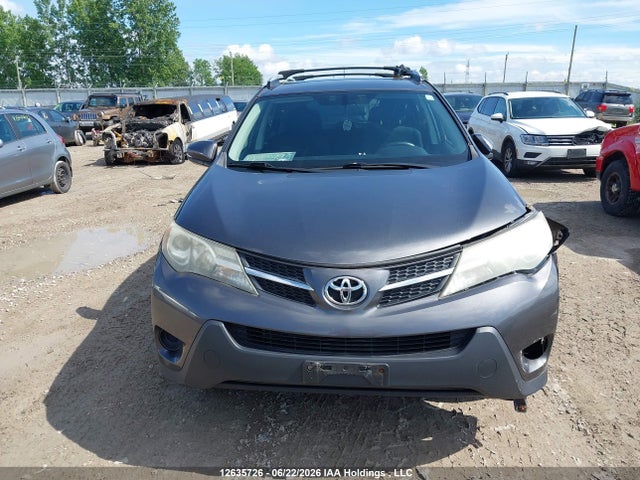 2T3BFREV0FW272181 Toyota RAV4 LE