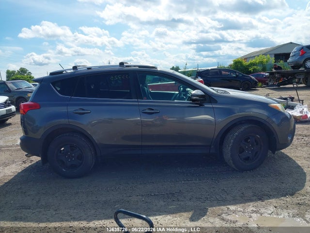 2T3BFREV0FW272181 Toyota RAV4 LE