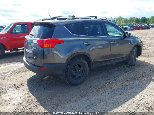 2T3BFREV0FW272181 Toyota RAV4 LE