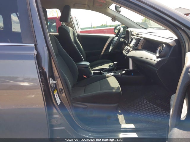 2T3BFREV0FW272181 Toyota RAV4 LE