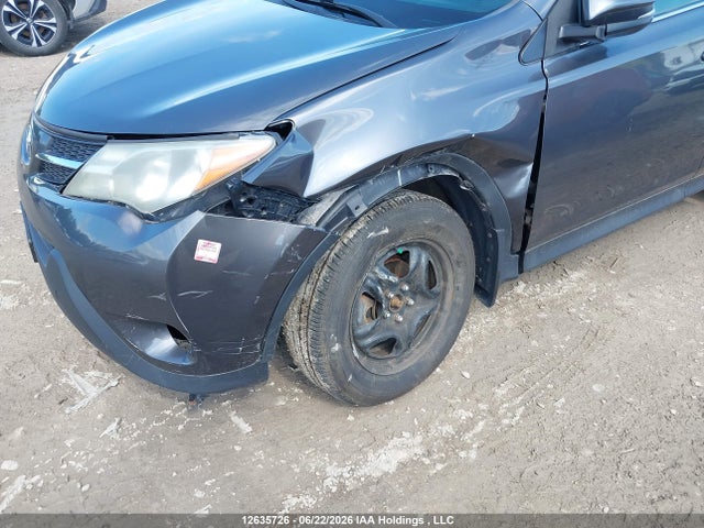 2T3BFREV0FW272181 Toyota RAV4 LE