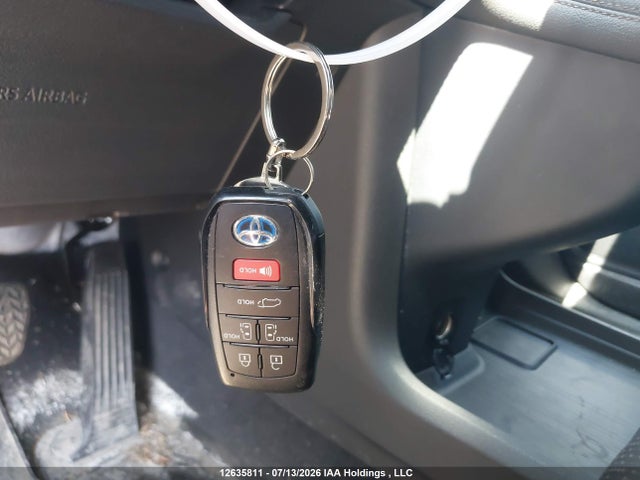 5TDGSKFC6SS225576 Toyota Sienna