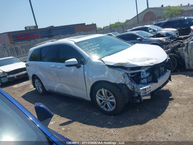 5TDGSKFC6SS225576 Toyota Sienna