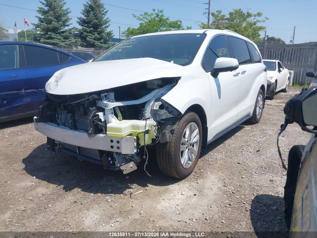 5TDGSKFC6SS225576 Toyota Sienna