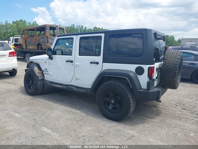 1C4BJWDG9FL721523 Jeep Wrangler Unlimited Sport