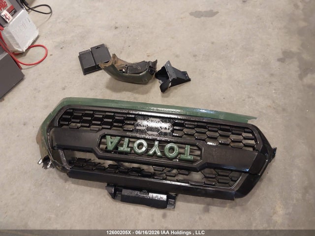 12600205 :رقم المزاد ، 3TYCZ5AN8NT060319 vin ، 2022 Toyota Tacoma مزاد بيع