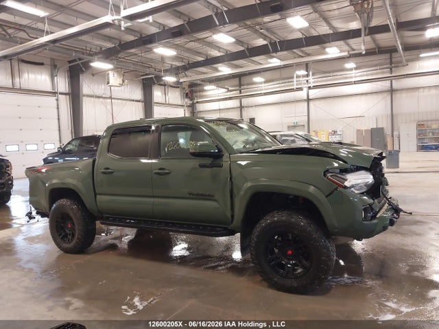 12600205 :رقم المزاد ، 3TYCZ5AN8NT060319 vin ، 2022 Toyota Tacoma مزاد بيع