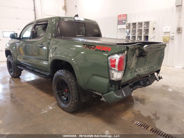 12600205 :رقم المزاد ، 3TYCZ5AN8NT060319 vin ، 2022 Toyota Tacoma مزاد بيع