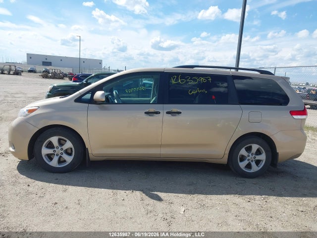 Продажа на аукционе авто 2011 Toyota Sienna, vin: 5TDZK3DC0BS073943, номер лота: 12635987