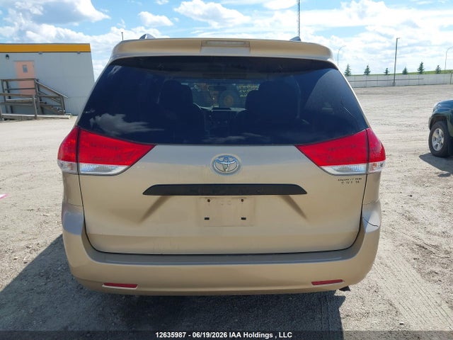 Продажа на аукционе авто 2011 Toyota Sienna, vin: 5TDZK3DC0BS073943, номер лота: 12635987