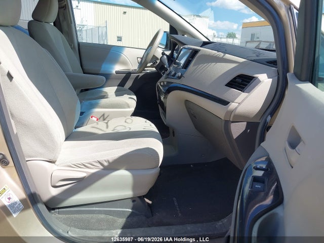 Продажа на аукционе авто 2011 Toyota Sienna, vin: 5TDZK3DC0BS073943, номер лота: 12635987