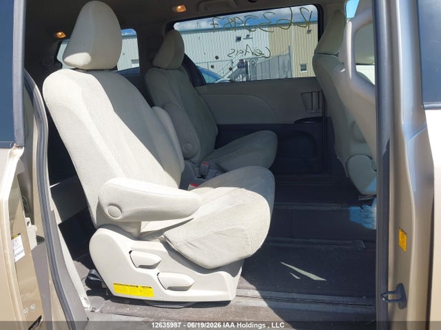 Продажа на аукционе авто 2011 Toyota Sienna, vin: 5TDZK3DC0BS073943, номер лота: 12635987