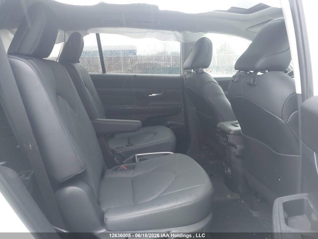 Toyota Grand Highlander Limited 2025 5TDAAAB55SS101566 Image 8