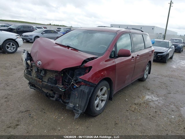 2013 Toyota Sienna Le 8 Passenger მანქანა იყიდება აუქციონზე, vin: 5TDKK3DC8DS305757, აუქციონის ნომერი: 12636029