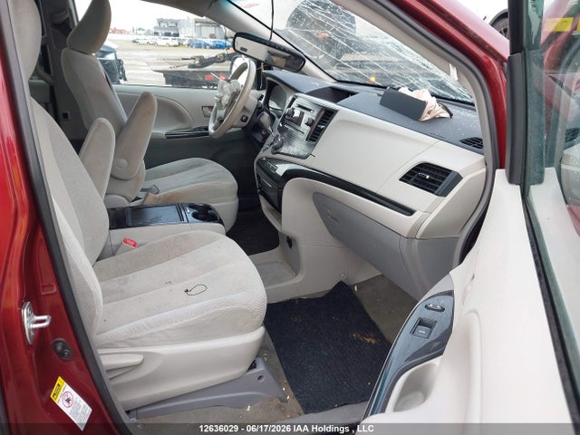 2013 Toyota Sienna Le 8 Passenger მანქანა იყიდება აუქციონზე, vin: 5TDKK3DC8DS305757, აუქციონის ნომერი: 12636029