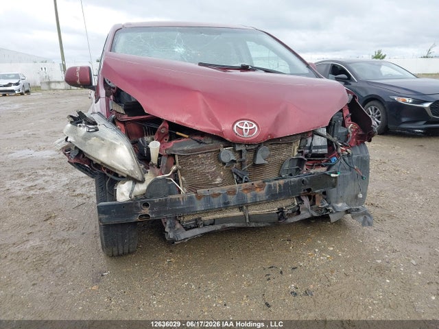 2013 Toyota Sienna Le 8 Passenger მანქანა იყიდება აუქციონზე, vin: 5TDKK3DC8DS305757, აუქციონის ნომერი: 12636029