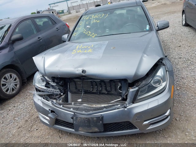 2012 Mercedes-benz C 300 4matic მანქანა იყიდება აუქციონზე, vin: WDDGF8BB7CA725528, აუქციონის ნომერი: 12636037