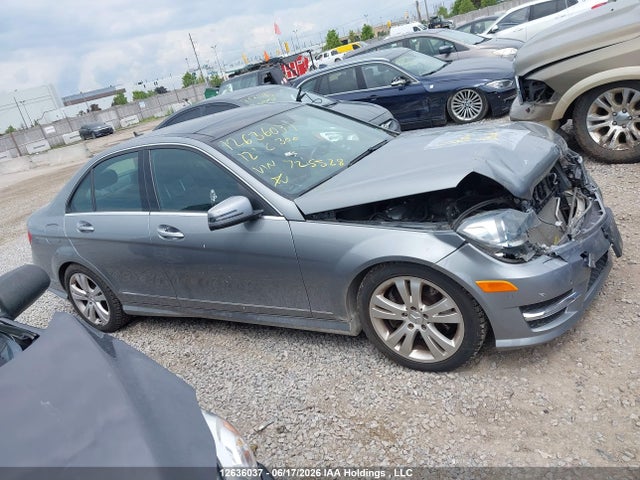 2012 Mercedes-benz C 300 4matic მანქანა იყიდება აუქციონზე, vin: WDDGF8BB7CA725528, აუქციონის ნომერი: 12636037