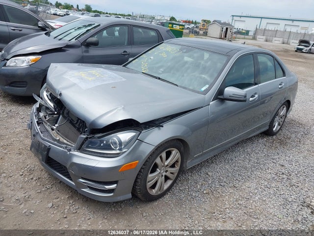 2012 Mercedes-benz C 300 4matic მანქანა იყიდება აუქციონზე, vin: WDDGF8BB7CA725528, აუქციონის ნომერი: 12636037