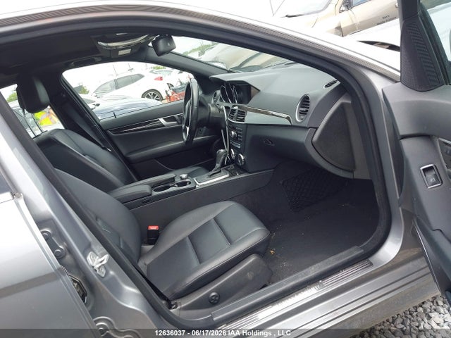2012 Mercedes-benz C 300 4matic მანქანა იყიდება აუქციონზე, vin: WDDGF8BB7CA725528, აუქციონის ნომერი: 12636037