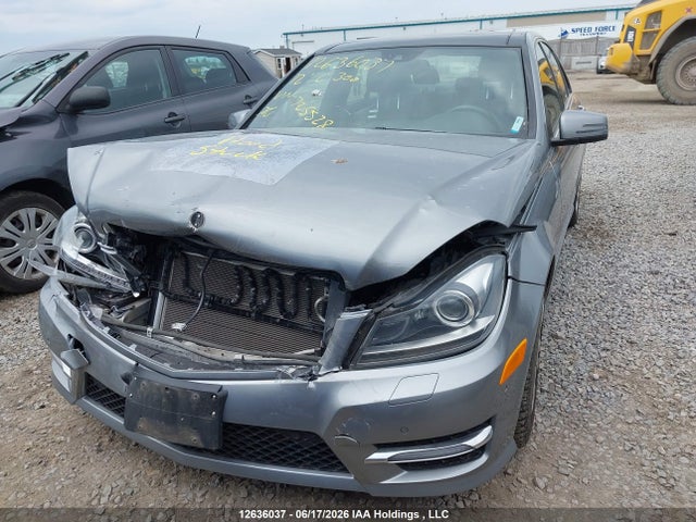 2012 Mercedes-benz C 300 4matic მანქანა იყიდება აუქციონზე, vin: WDDGF8BB7CA725528, აუქციონის ნომერი: 12636037