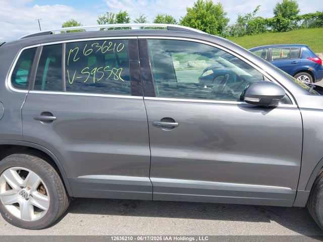 WVGJV7AXXGW595582 Volkswagen Tiguan
