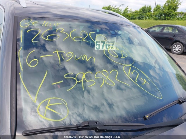 WVGJV7AXXGW595582 Volkswagen Tiguan
