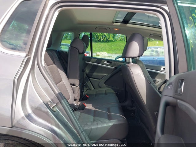 WVGJV7AXXGW595582 Volkswagen Tiguan
