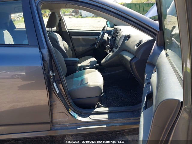 12636292 :رقم المزاد ، 2T1LE4EE6AC016186 vin ، 2010 Toyota Matrix مزاد بيع