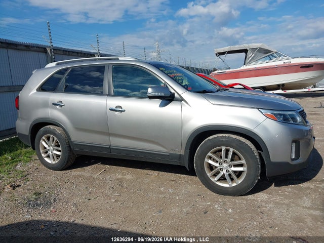 12636294 :رقم المزاد ، 5XYKTCA60FG568210 vin ، 2015 Kia Sorento Lx مزاد بيع