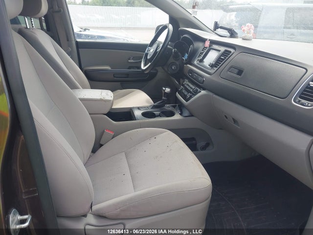 12636413 :رقم المزاد ، KNDMB5C16H6251367 vin ، 2017 Kia Sedona Lx مزاد بيع