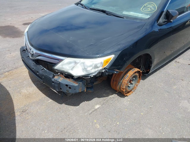12636431 :رقم المزاد ، 4T1BF1FK9EU355041 vin ، 2014 Toyota Camry Le مزاد بيع