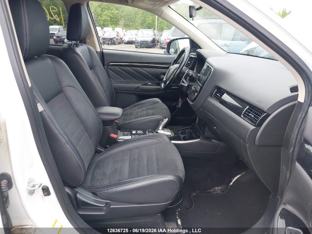 Продажа на аукционе авто 2018 Mitsubishi Outlander Se/gt, vin: JA4J24A53JZ615942, номер лота: 12636725