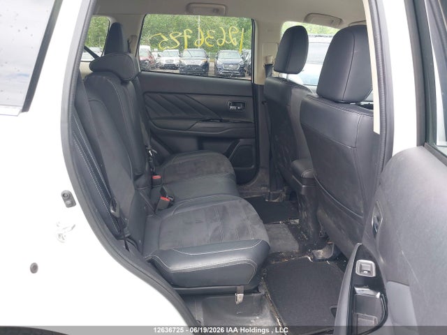 Продажа на аукционе авто 2018 Mitsubishi Outlander Se/gt, vin: JA4J24A53JZ615942, номер лота: 12636725