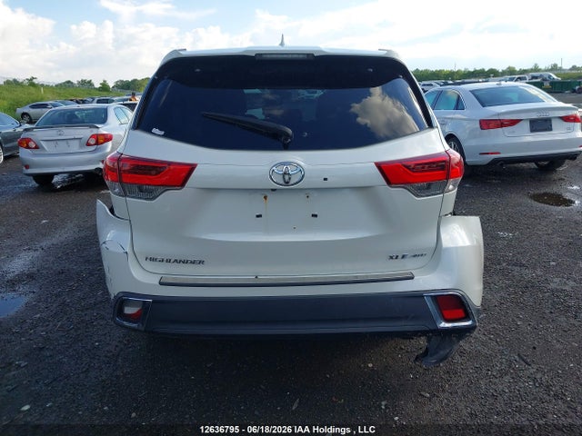 Toyota Highlander Se/xle 2018 5TDJZRFH3JS532949 Image 16