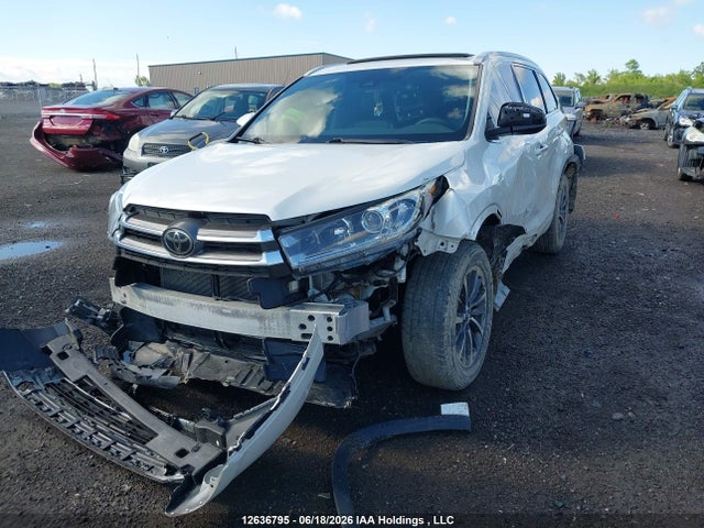 Toyota Highlander Se/xle 2018 5TDJZRFH3JS532949 Image 2