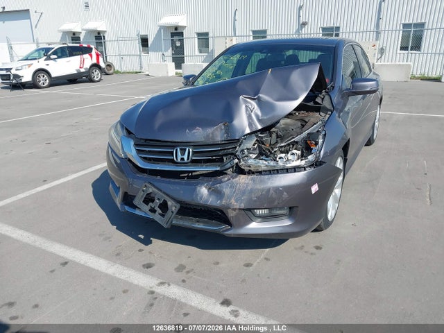 Honda Accord Touring 2015 1HGCR2F99FA804032 Image 2