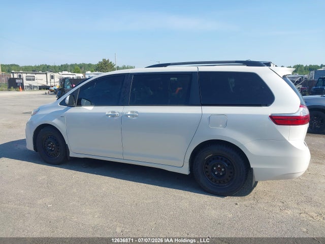 2018 Toyota Sienna Xle 7-passenger მანქანა იყიდება აუქციონზე, vin: 5TDDZ3DC7JS203107, აუქციონის ნომერი: 12636871