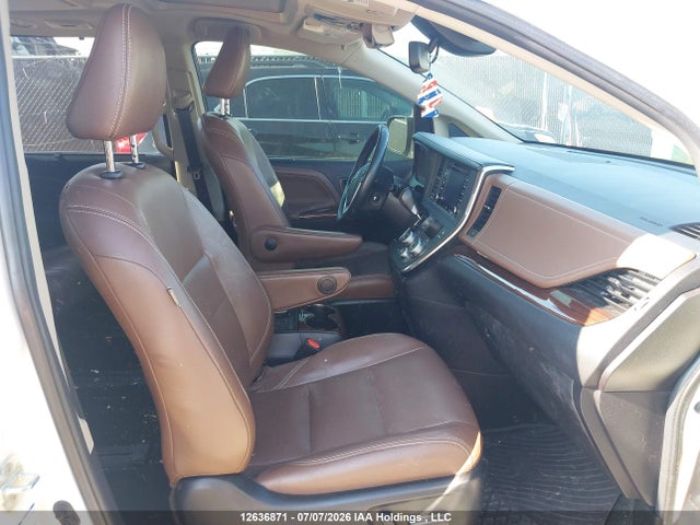 2018 Toyota Sienna Xle 7-passenger მანქანა იყიდება აუქციონზე, vin: 5TDDZ3DC7JS203107, აუქციონის ნომერი: 12636871